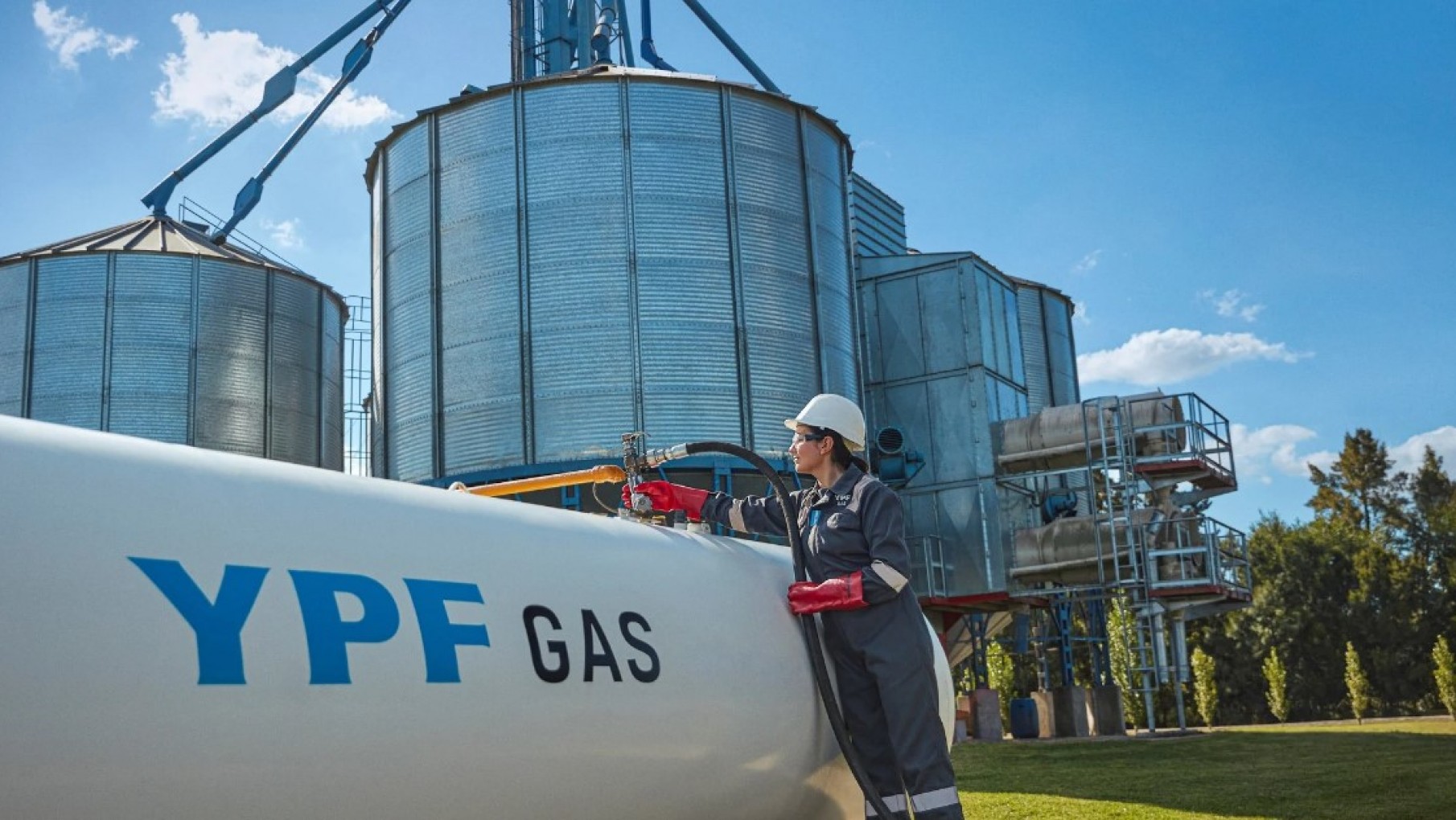 Aseguran que la nueva planta de gas licuado de YPF generará miles de puestos de trabajo